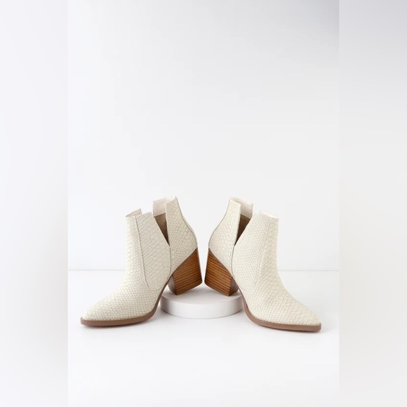 Laura Marano by Not Rated Western Ankle Bootie White Faux Snake Print Size 8 - Picture 4 of 14